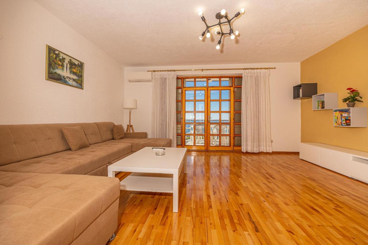 Apartments Francoise Crikvenica Exteriör bild